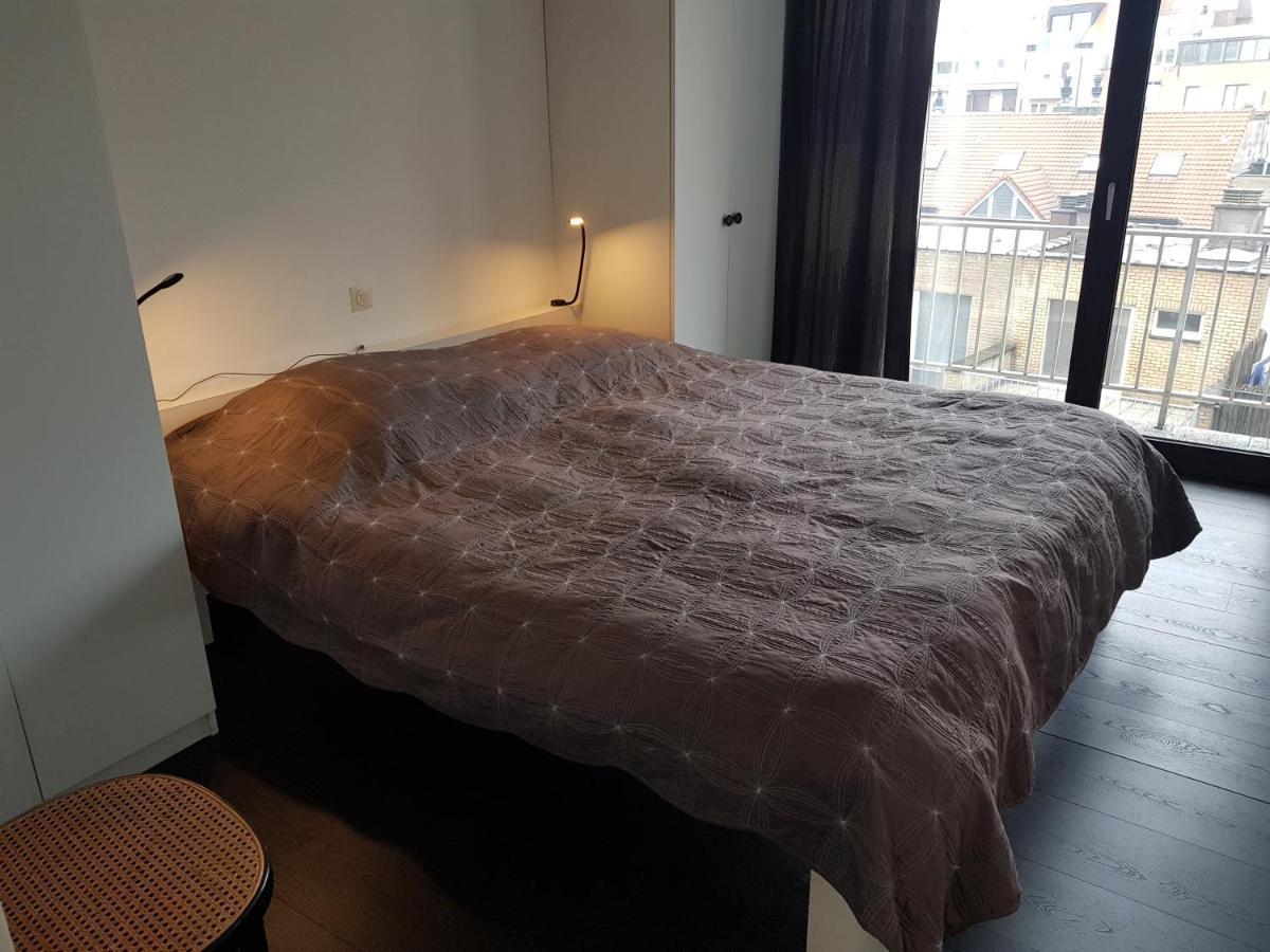 Modern Appartement Met Frontaal Zeezicht En Prive Parking Кноке-Хайст Екстериор снимка
