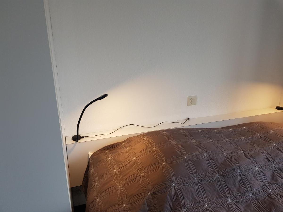 Modern Appartement Met Frontaal Zeezicht En Prive Parking Кноке-Хайст Екстериор снимка