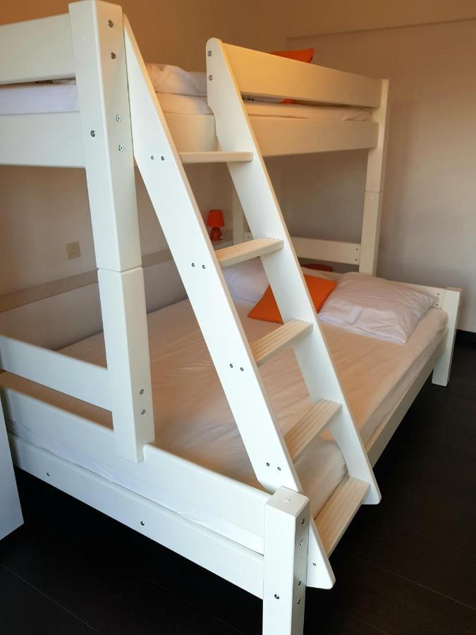 Modern Appartement Met Frontaal Zeezicht En Prive Parking Кноке-Хайст Екстериор снимка